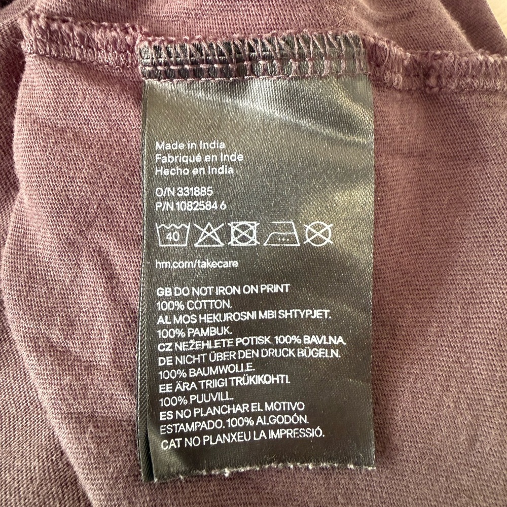Divided cropped tee on top of the world size small - Picture 7 of 7